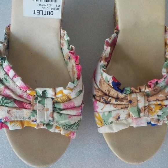SOLD Multi Color Fabric Platform Sandals NEW - Picture 3 of 8